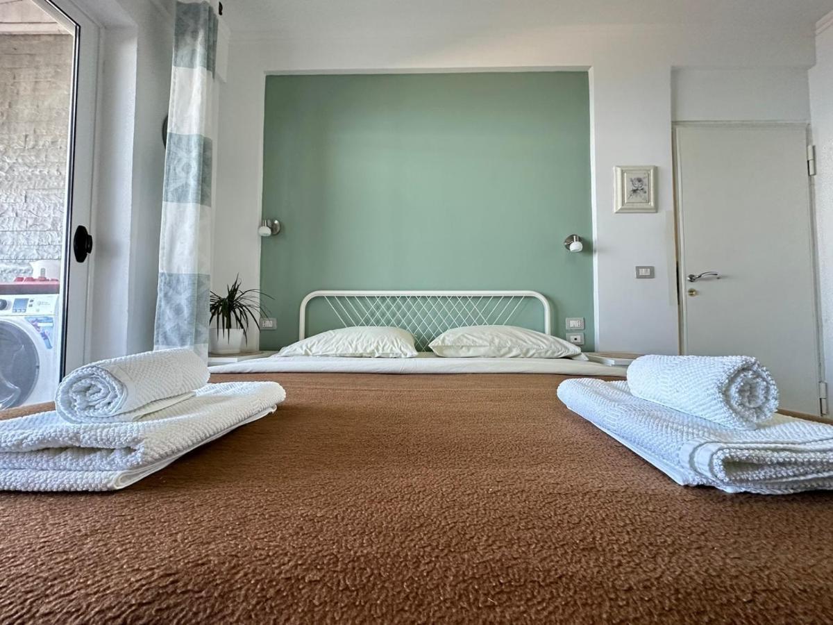 Home Aquamarine & Residence Vlorë Esterno foto